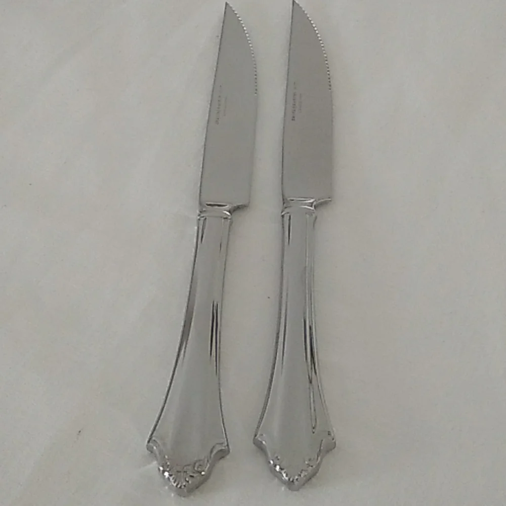 Reed And Barton Select Devonshire 2 Steak Knives Glossy Stainless